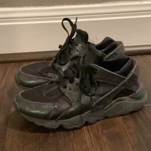 Nike Womens Air Huarache Sneakers  Black Shoe Size 6.5